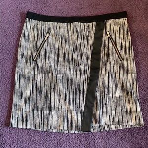 RAFAELLA BLACK AND WHITE MINI SKIRT